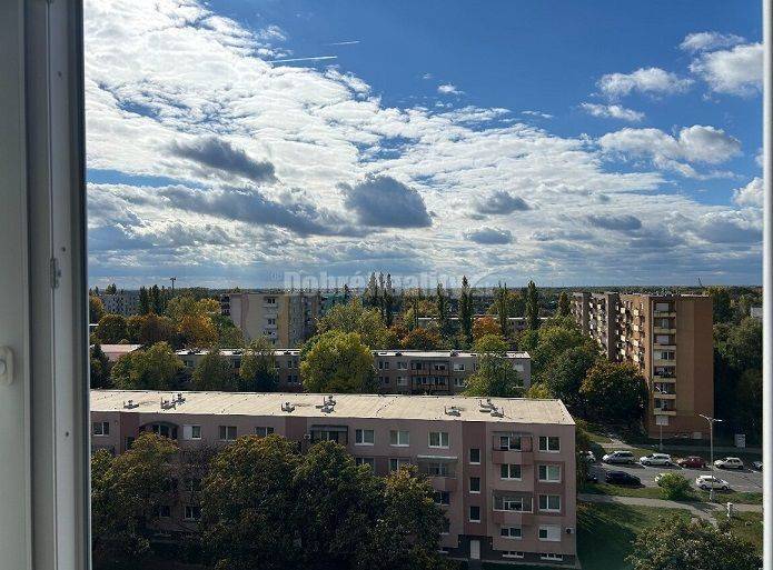 RK Dobré reality prenajíma garsónku v Komárne