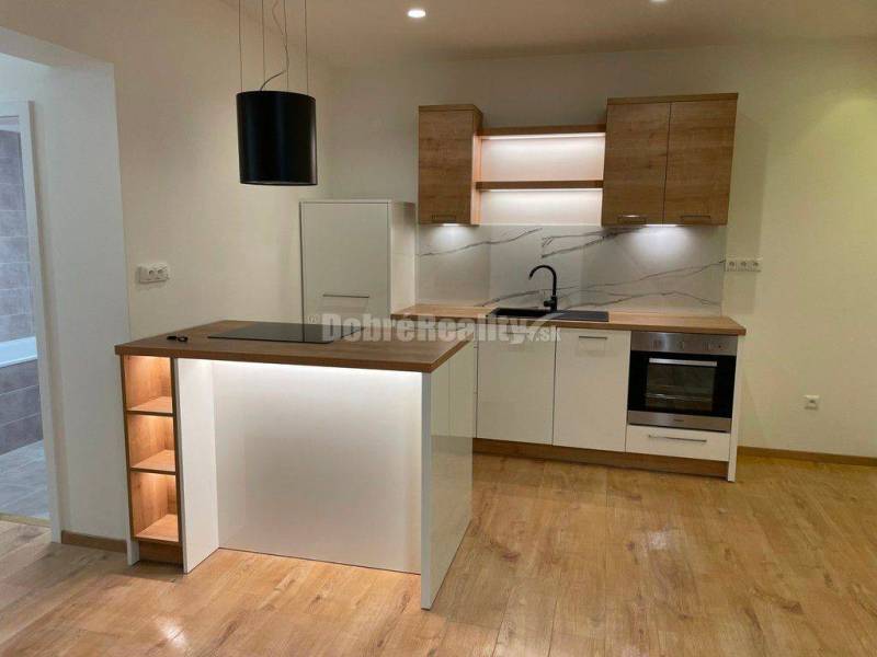 Nová cena !Priestranný  bezbariérový  slnečný 2-izbový byt s terasou v