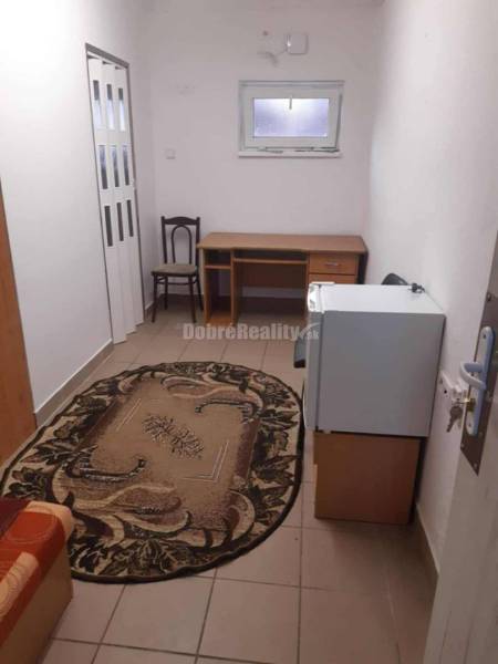 Dobré reality- IZBA na prenájom pre 1 osobu + záhrada za domom k užíva