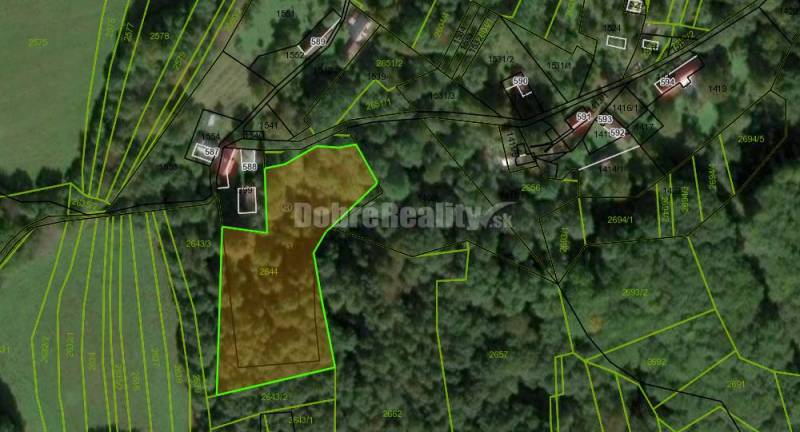 Na predaj veľký rekreačný pozemok v horskom prostredí.