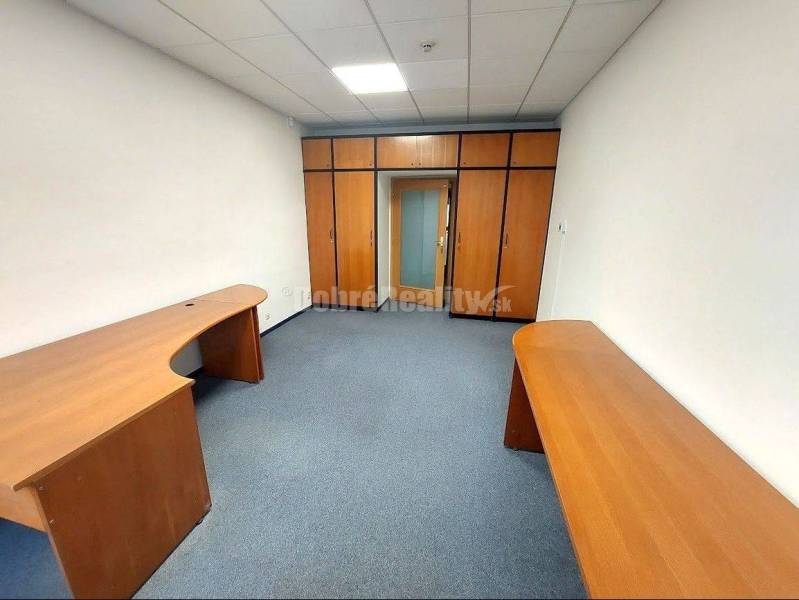 PRENÁJOM: KANCELÁRSKY PRIESTOR V CENTRE  BANSKEJ BYSTRICE