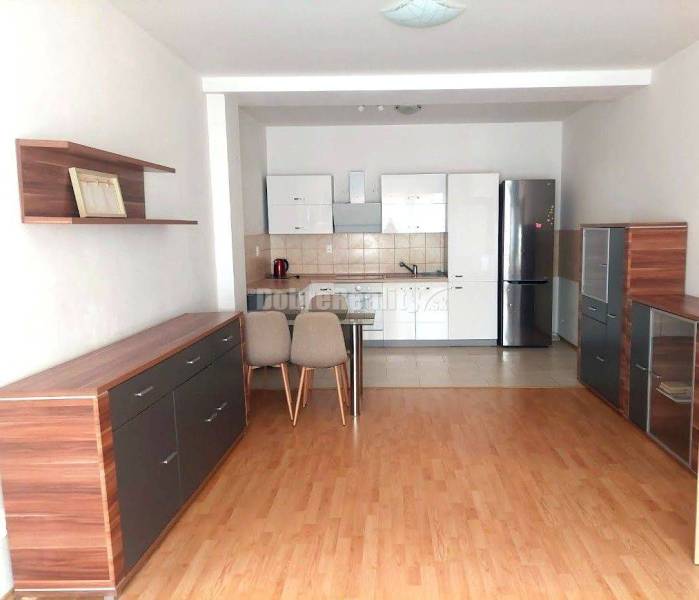 PRENÁJOM: ÚTULNÝ 2 IZBOVÝ BYT BEZ BALKÓNA, NOVOSTAVBA, CENTRUM