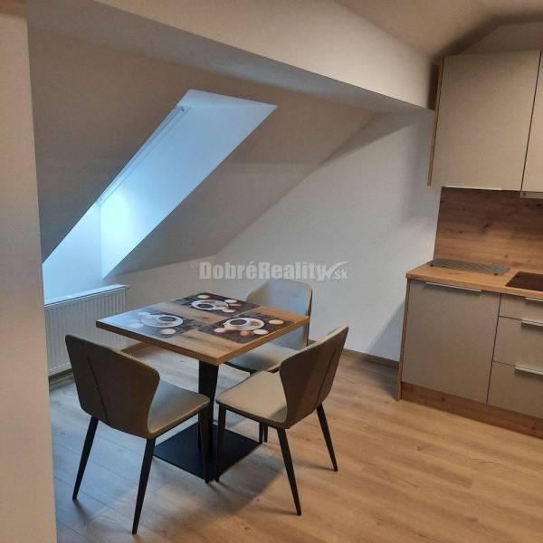 Prenájom 2 izbový byt v N.Zámkoch, Nitrianska cesta !