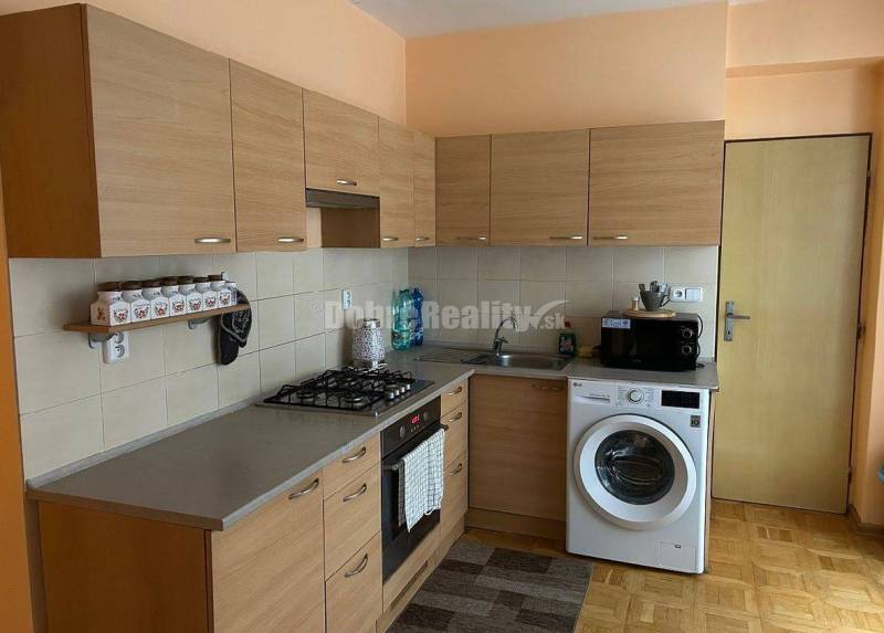  PRENÁJOM: PRIESTRANNÝ 2-IZBOVÝ BYT S BALKÓNOM V MARTINE VÝHODNÁ CENA