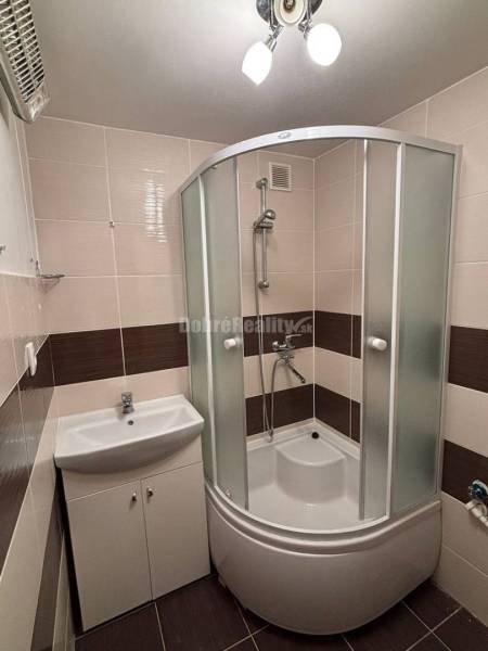 Ponúkame Vám na prenájom 3-izbový byt v centre v Rimavskej Sobote 