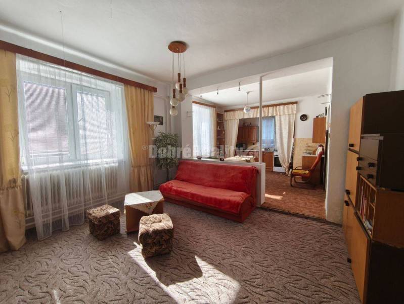 Viacgeneračný rodinný dom v pôvodnom stave ,super dispozícia , veľký p