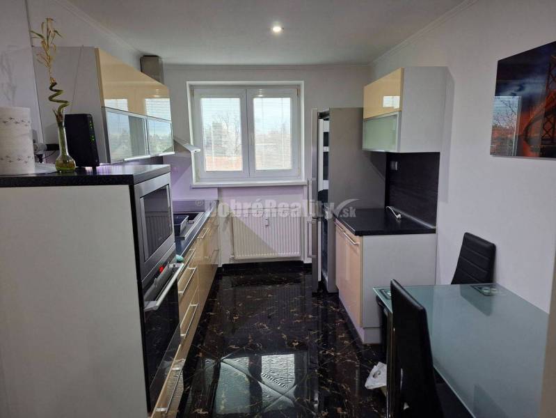 DOBRÉ REALITY - Krásny 2-i. byt na prenájom na Starom sídlisku