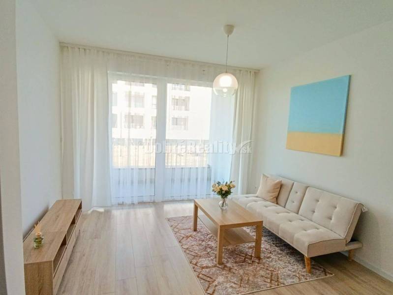 Príjemný dvojizbový byt v Seredi na PRENÁJOM