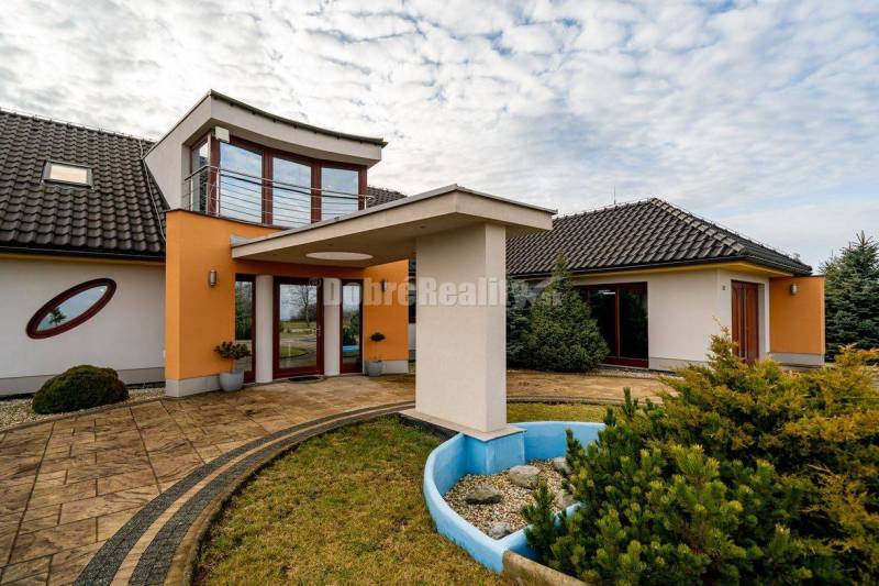 PREDAJ: Reprezentatívny objekt pre firemné využitie, 400 m² – Laskár, 