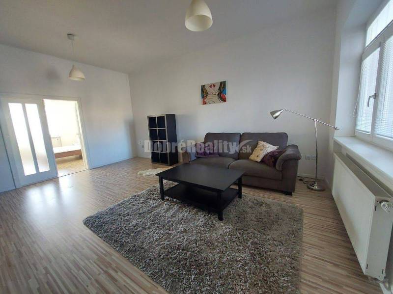 PRENÁJOM: VEĽKOMETRÁŽNY 2 IZBOVÝ BYT S 2 LOGGIAMI, CENTRUM