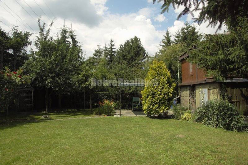 DOBRÉ REALITY - Sympatická rekreačná chatka so záhradou na predaj