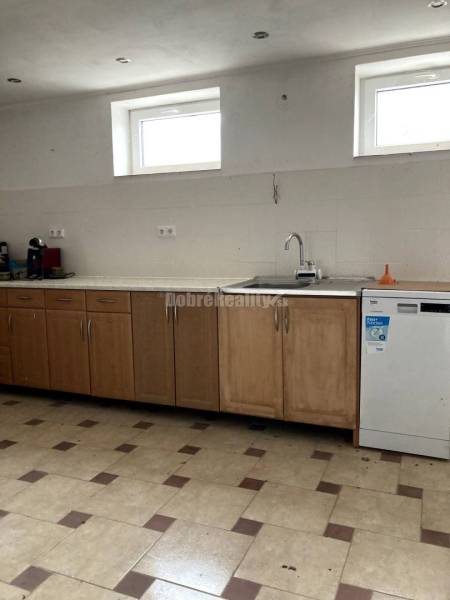 ZNÍŽENÁ CENA - Priestranný rodinný dom - Dolné Saliby 