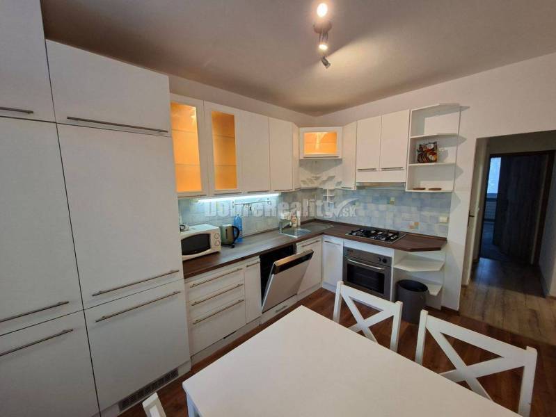 DOBRÉ REALITY - Krásny 3-i. byt na prenájom v Necpaloch