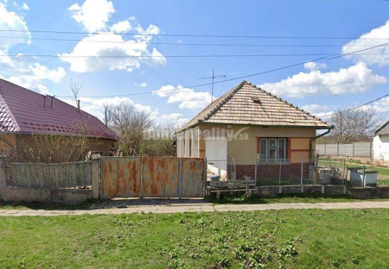 Dobré reality ponúkajú na predaj rodinný dom v obci Rúbaň !