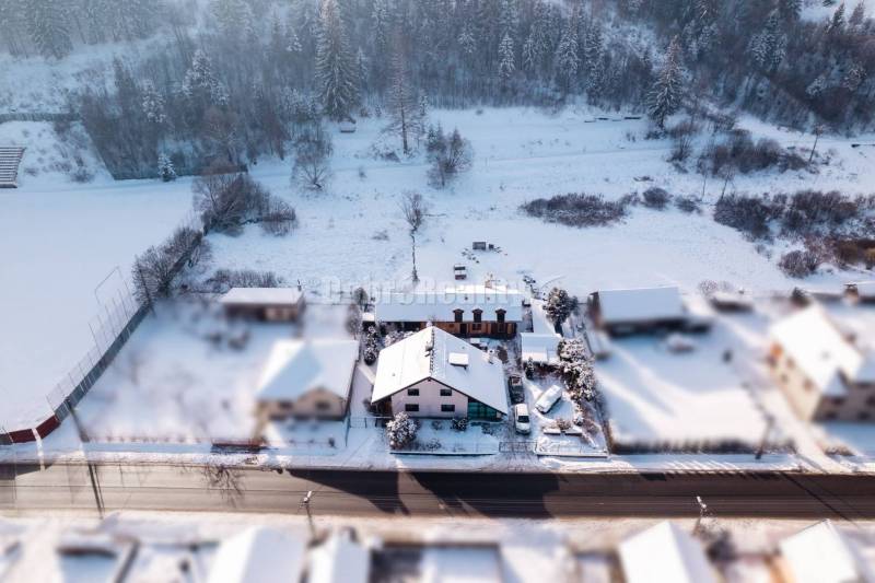 PREDAJ: Rodinný dom so zimnou záhradou a samostatnou obytnou prístavbo