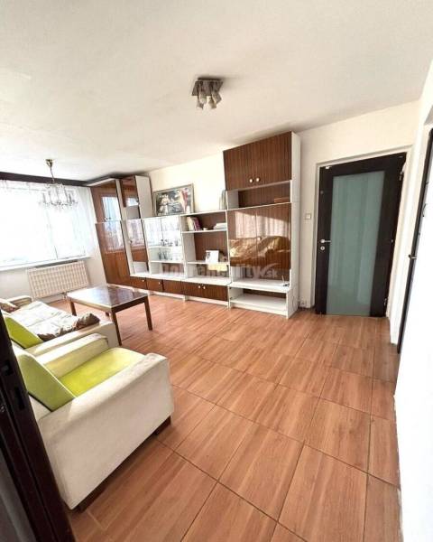 Ponuka prenájmu: Priestranný 4-izbový byt v Martine - Ľadoveň