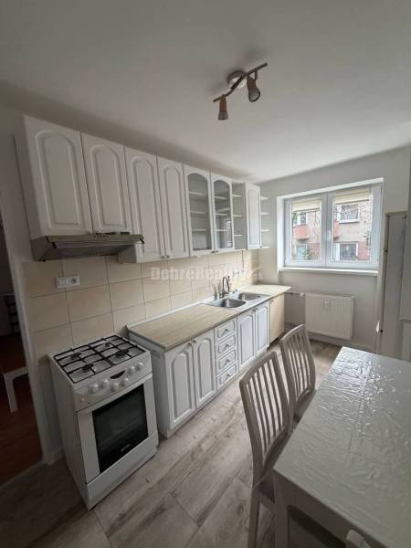 Na prenájom  pekný 2 izbový byt .