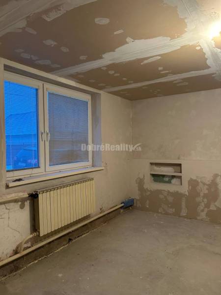 Novinka v obci Neded, pôvodný 3 - izbový rodinný dom na predaj.