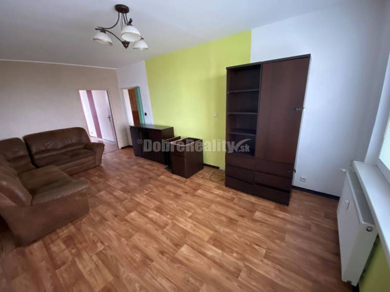 DOBRÉ REALITY ponúkajú na predaj veľký 2-izbový byt s lodžiou v Rimavs