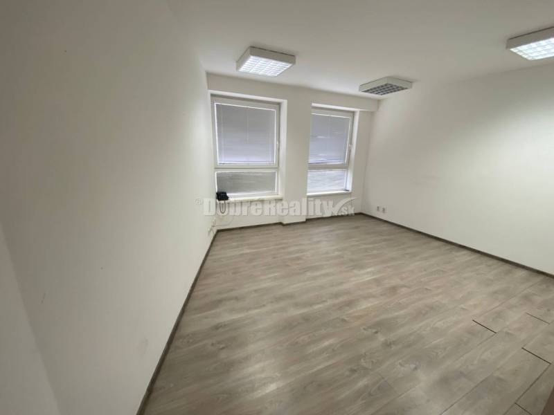 DOBRÉ  REALITY  ponúkajúú na prenájom peknú kancelária alebo komerčný 