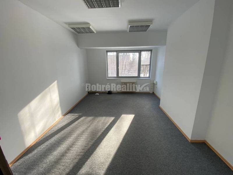 DOBRÉ REALITY ponúkajú prenájom peknej komerčnej miestnosti na kancelá