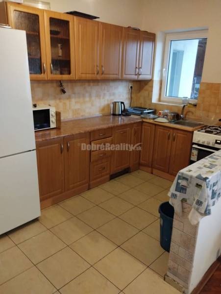 Na prenájom veľký 4-izbový byt pre skupinu osôb