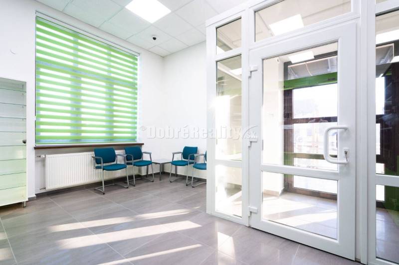 PRENÁJOM: Kompletne zariadená lekáreň pripravená na prevádzku, 181 m2,