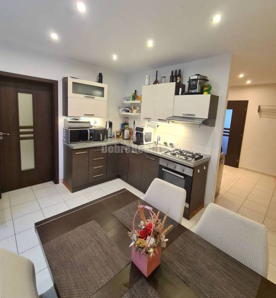 Na predaj pekný 2-izb.byt 57m2 po rekonštrukcii vo vyhľadávanej lokali