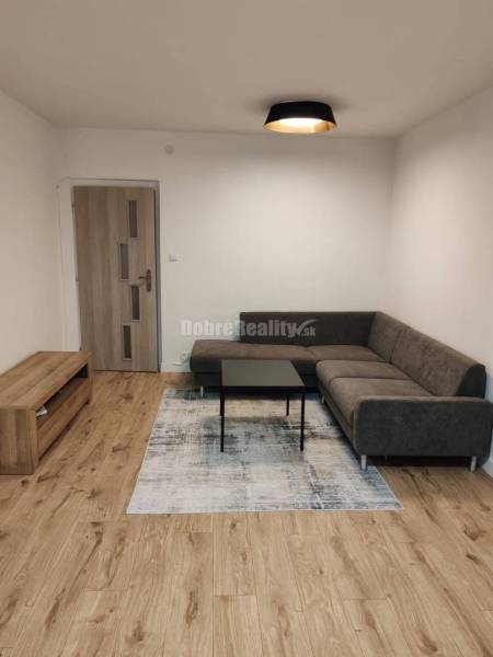 PRENÁJOM: VEĽKÝ 3 IZBOVÝ BYT S BALKÓNOM, CENTRUM