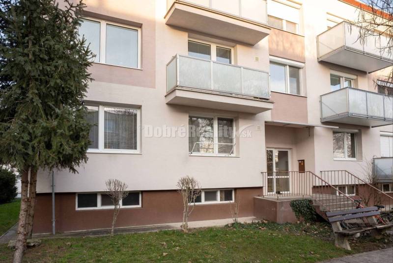 EXKLUZÍVNE NA PREDAJ  -  4 izbový byt  - 84m2,  Piešťany - CENA VRÁTAN