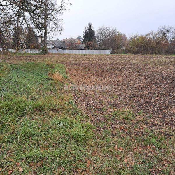 Dobré reality ponúkajú na predaj  dva stavebné pozemky v obci Farná !