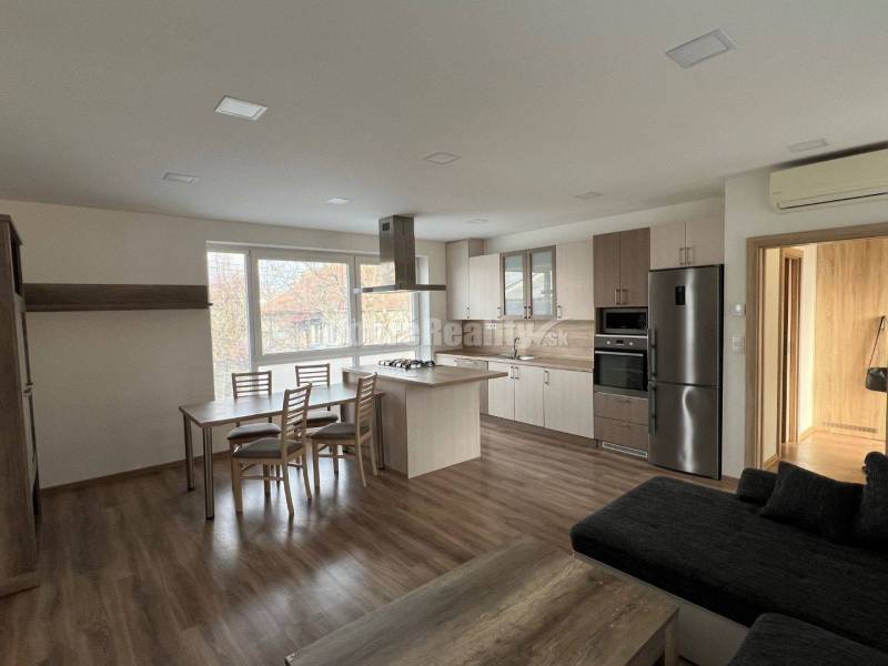 Na prenájom nádherný 3 izbovy byt v Prievidzi