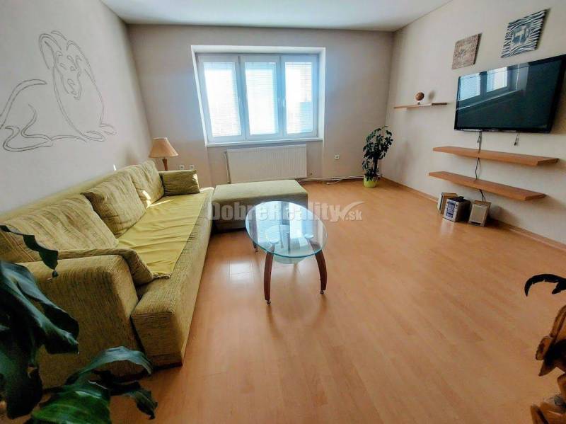 PRENÁJOM: KRÁSNY, ZARIADENÝ 2 IZBOVÝ BYT BEZ BALKÓNA