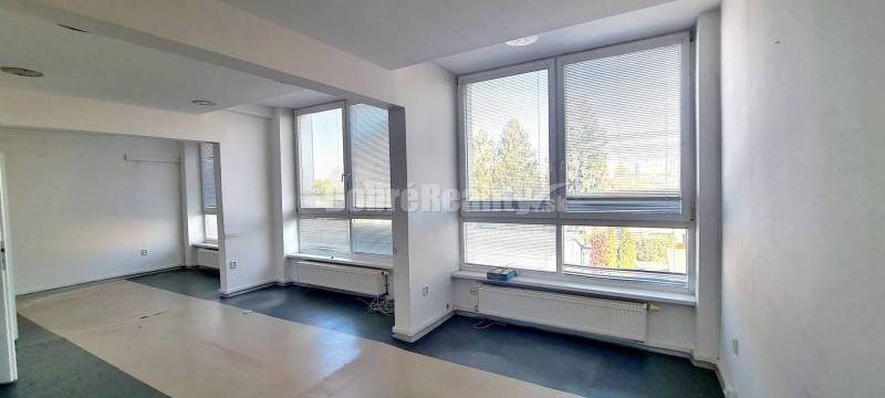 Dobré reality-na prenájom priestory 48,4 m2 a 30,90m2+ kúpelňa s wc, p