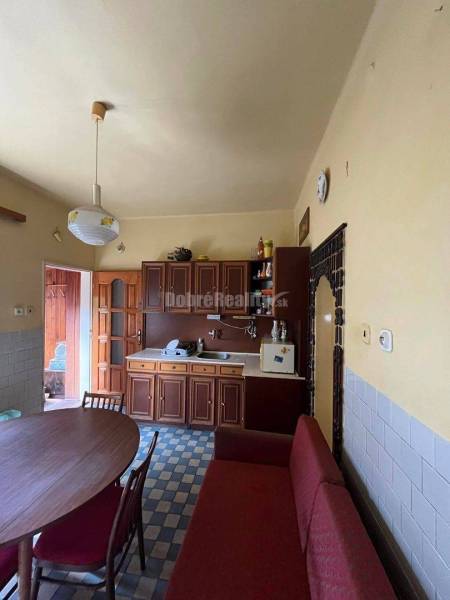 Ponúkame Vám na predaj útulný 4-izb. rodinný dom v obci Gbelce.