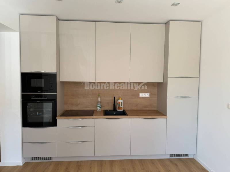 Ponukame na prenájom nadštandardný  2 izbovy byt v novostavbe RIVERSID